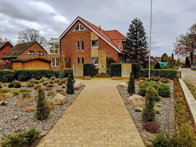 Kriegerdenkmal - Image 1