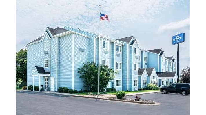 Microtel Inn & Suites by Wyndham Tomah - Image 1