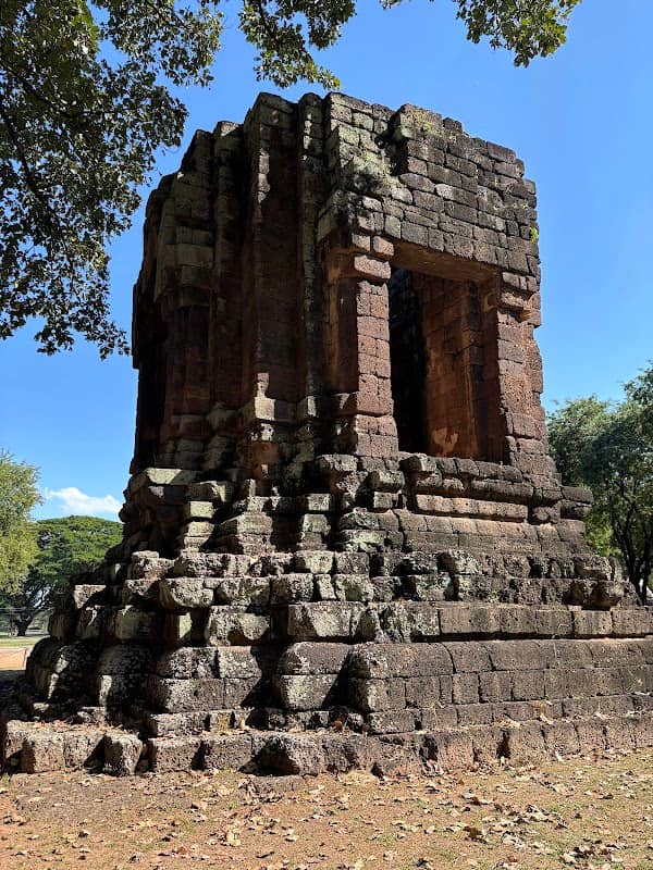 San Ta Pha Daeng - Image 1