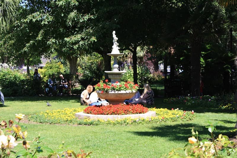 Royal Avenue Gardens - Image 1