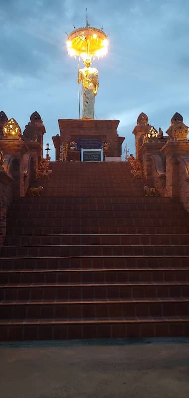 Kruba Chao Sriwichai Monument - Image 1