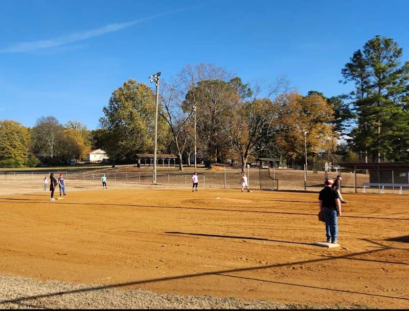 Ecru City Park - Image 1