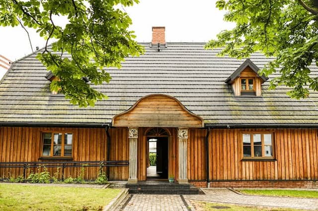 Dworek modrzewiowy - Image 1