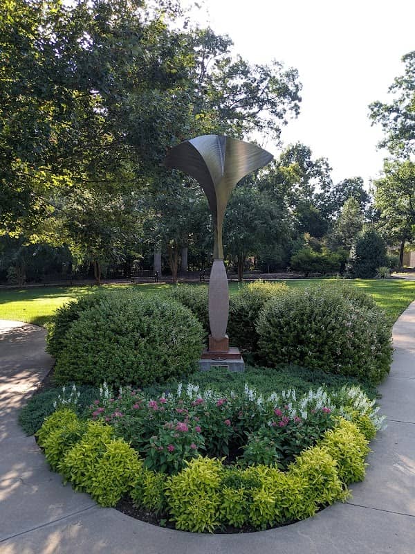 Fifth St Pocket Park - Image 1