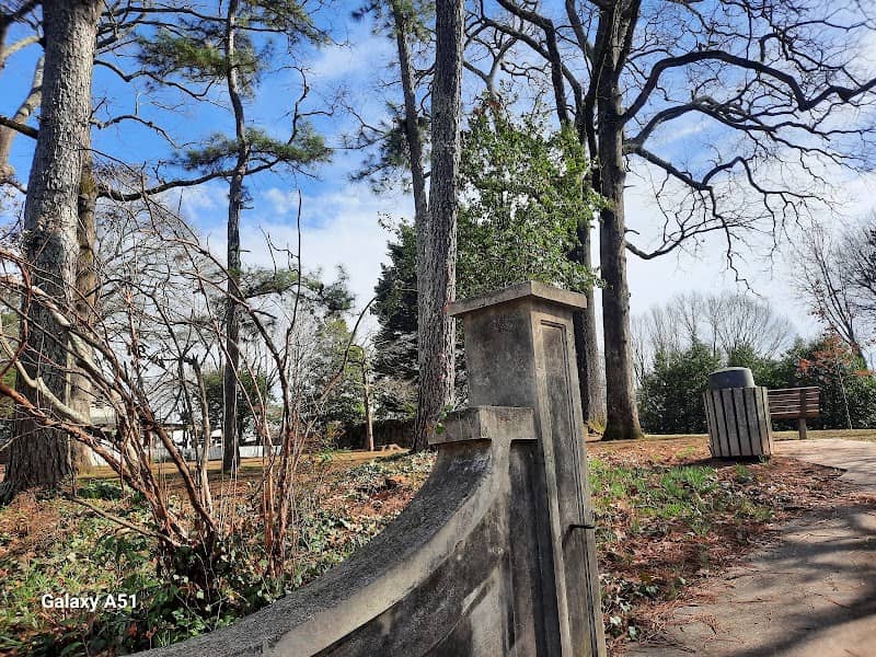 Sycamore Park - Image 2