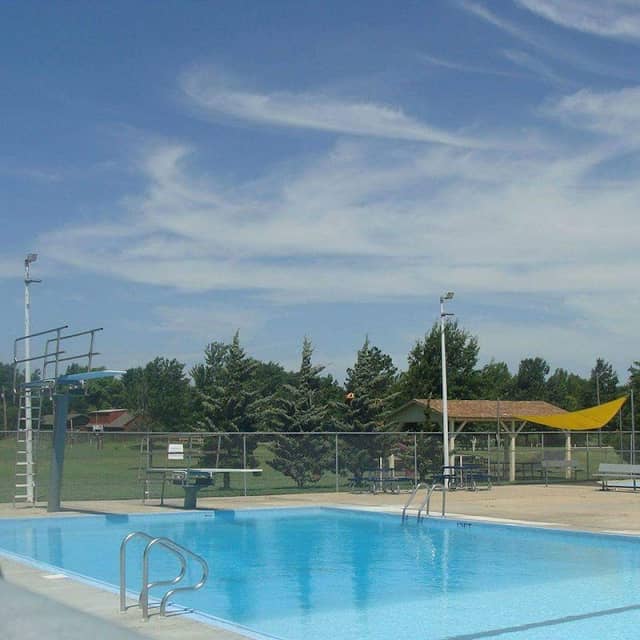 Buhler Public Swimming Pool - Image 1