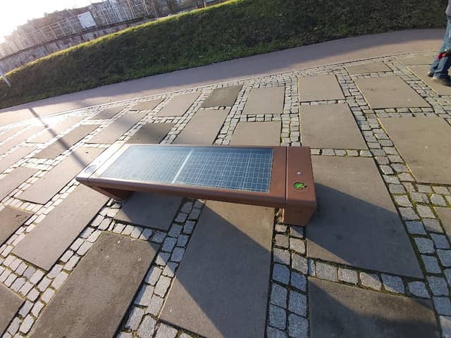Ławki solarne z ładowarkami - Image 2