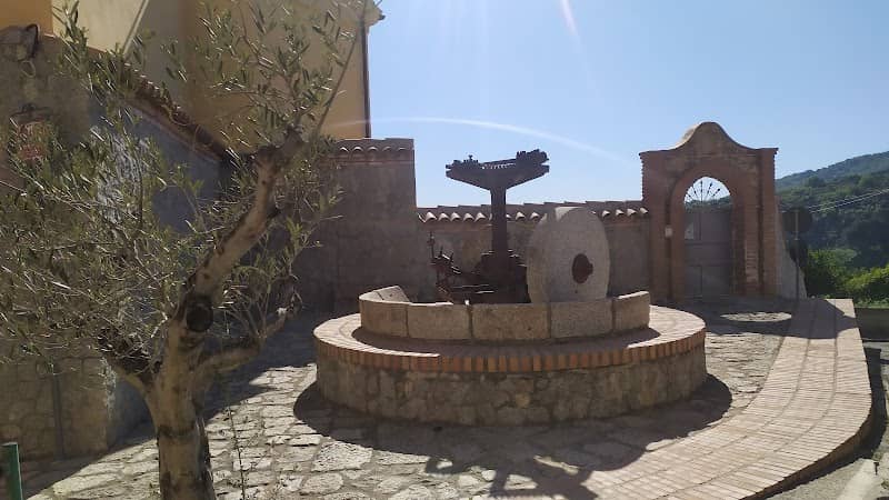 Piazzetta Antico frantoio in granito - Image 1