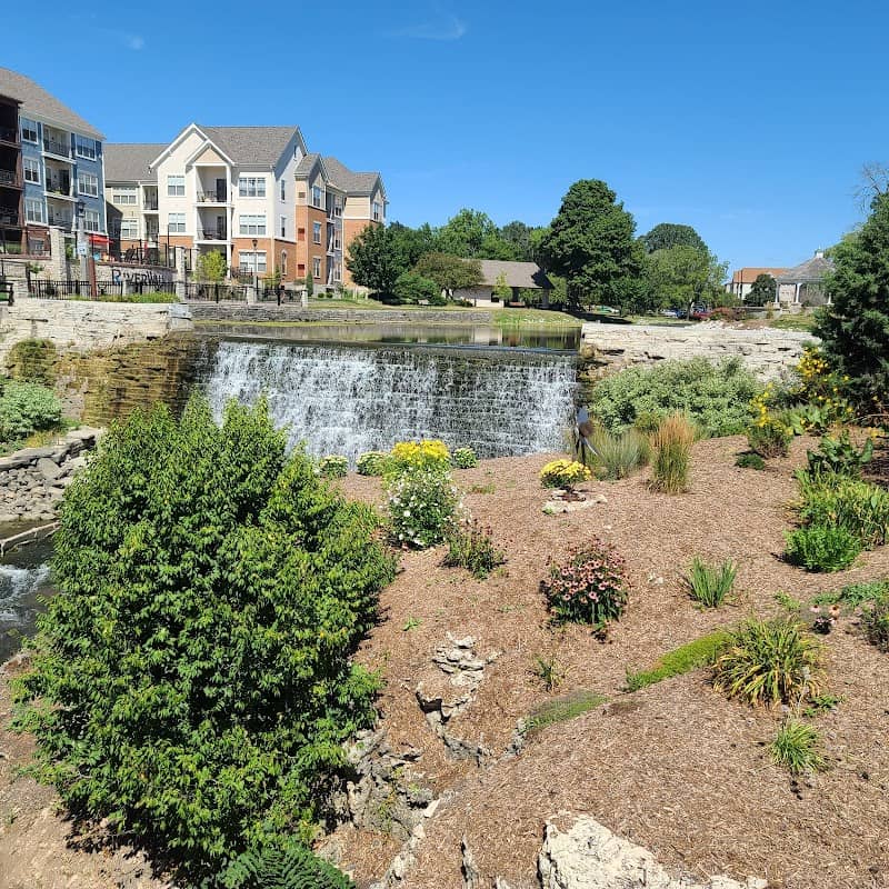 Mill Pond Plaza - Image 1