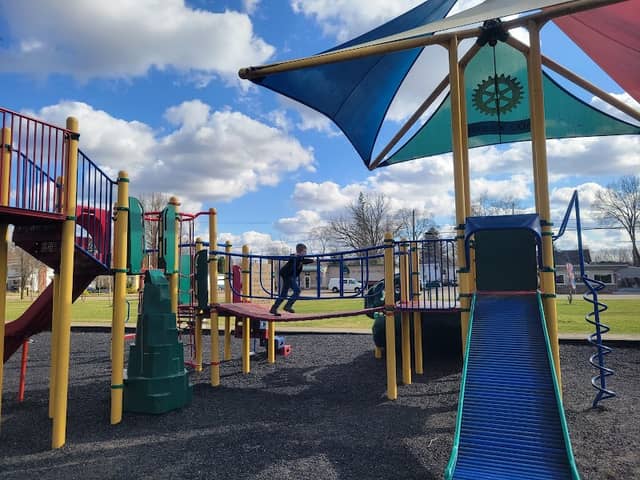 Riverside Park - Image 1