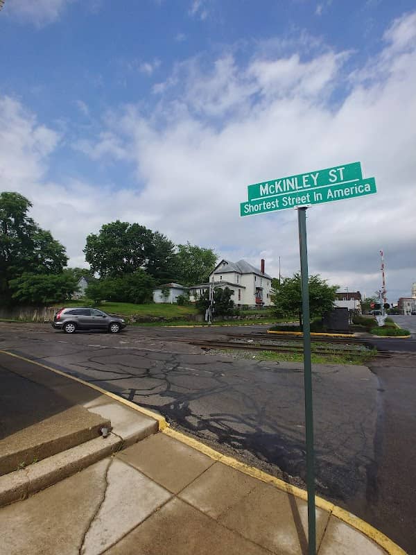 America's Shortest Street - Image 1