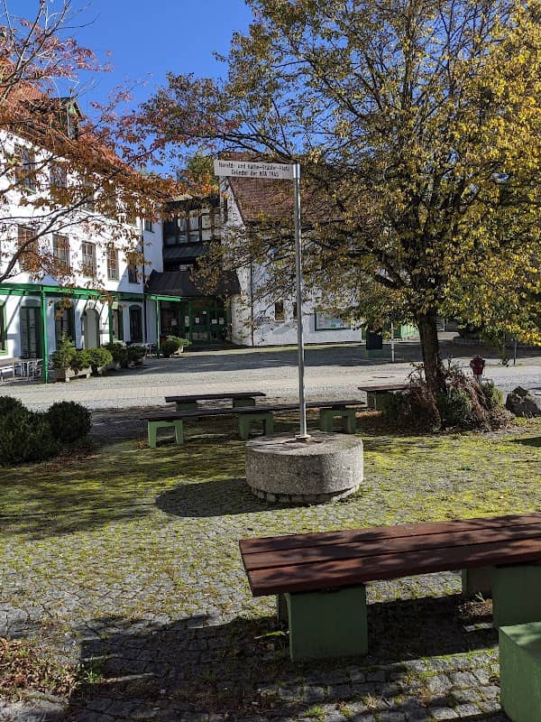 Harald- und Käthe-Grübler-Platz - Image 1