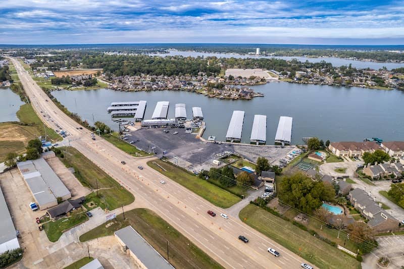 April Plaza Marina & Boat Rentals - Image 2
