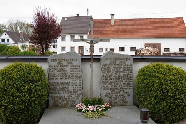 Kriegerdenkmal - Image 1