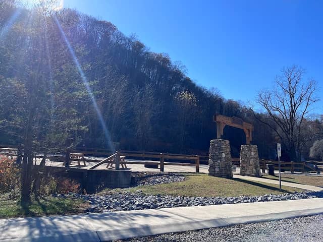Chestnut Mountain Park Trailhead Parking Lot - Image 1