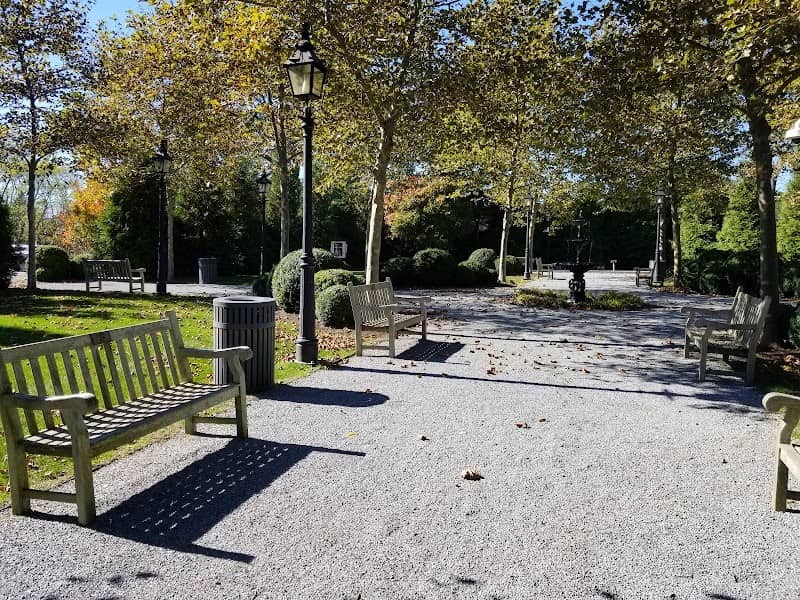 Glover's Fountain Park - Image 1
