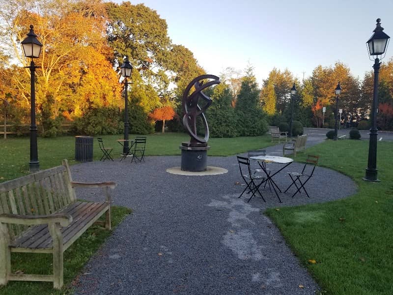 Glover's Fountain Park - Image 2