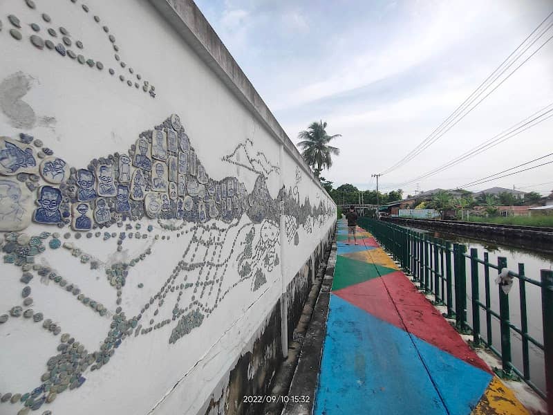 Bang Mot Ceramic Art กำแพงศิลปะเซรามิกริมคลองบางมด - Image 1
