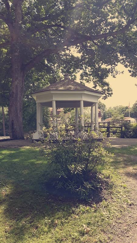 Veterans Memorial at Stanley Park - Image 2