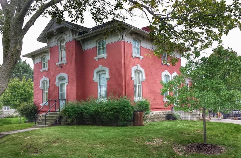 Kewaunee County Sheriff's Residence and Jail - Image 2