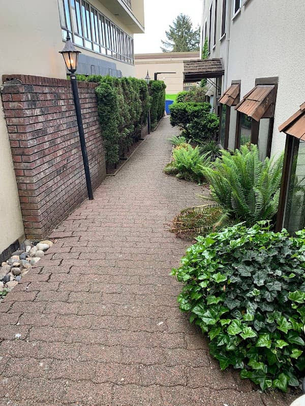 Little Wall Street - Image 1