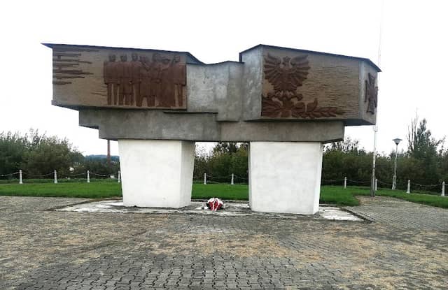 Monument - Image 1