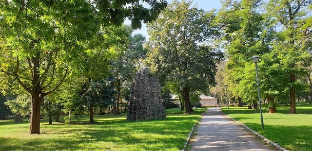 Knochen Park - Image 1