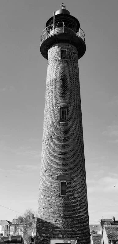 Gorleston-on-Sea Lighthouse - Image 1