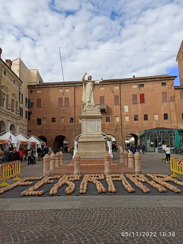 Piazza Savonarola - Image 2