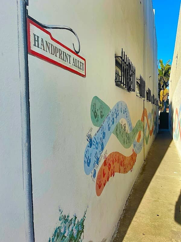 Handprint Alley - Image 4