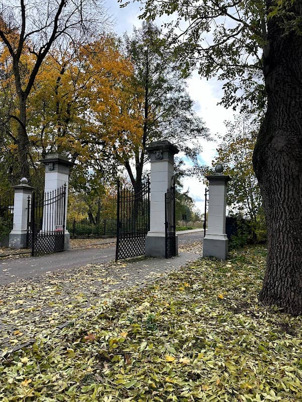 Zabytkowa Brama - Pałac w Falentach - Image 2