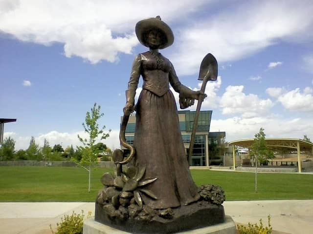 Not-So-Gentle Tamer - Statue - Image 1