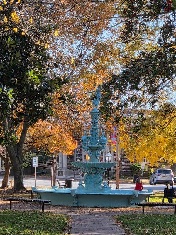 Fountain Park - Image 1