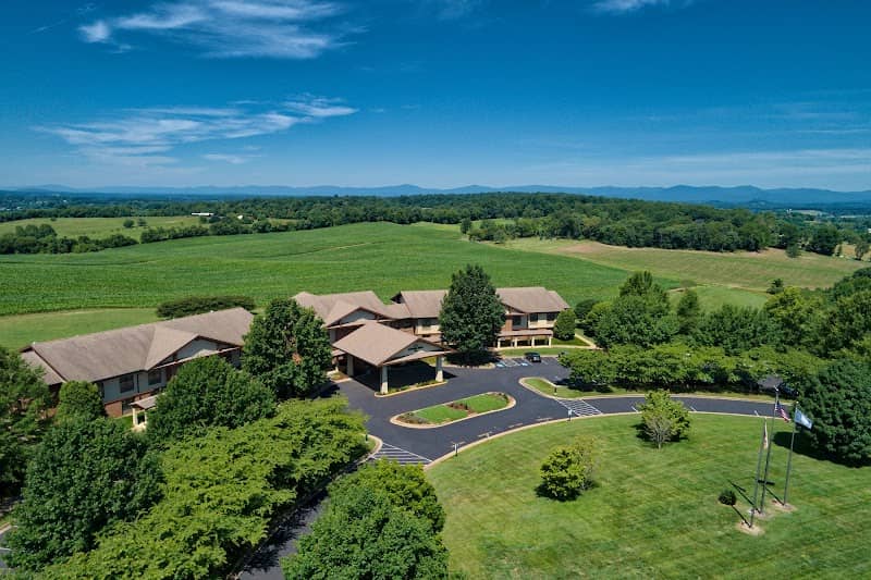 Round Hill Inn - Image 1
