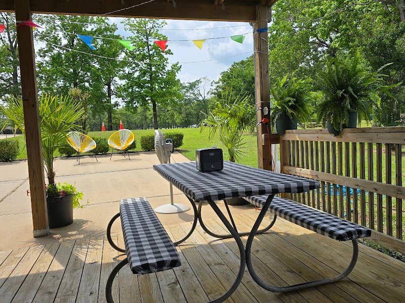 CJ's Grub Shack - Image 1