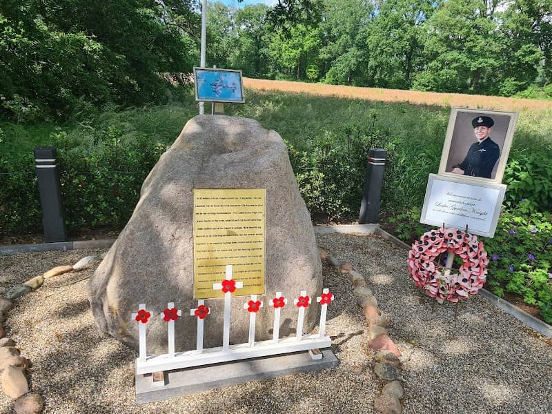 Dambuster Les Knight Monument Den Ham - Image 1