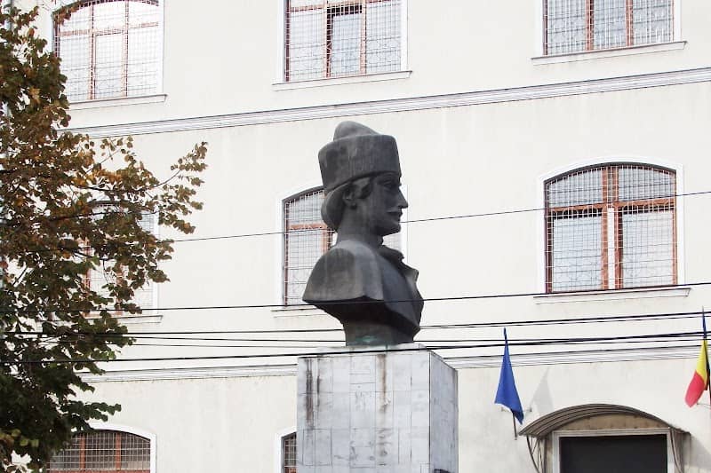 Avram Iancu statue - Image 1