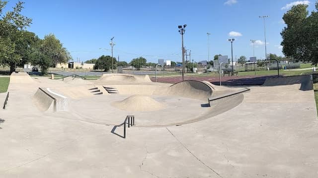Los Fresnos Skate Park - Image 1