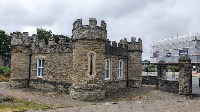 Castle Hill Green - Image 1