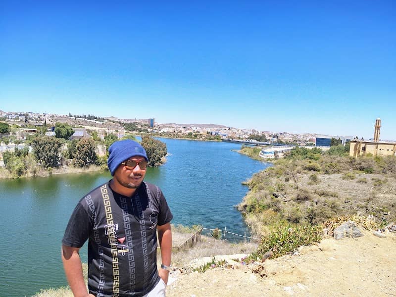 Good spot to see the lake - Image 1