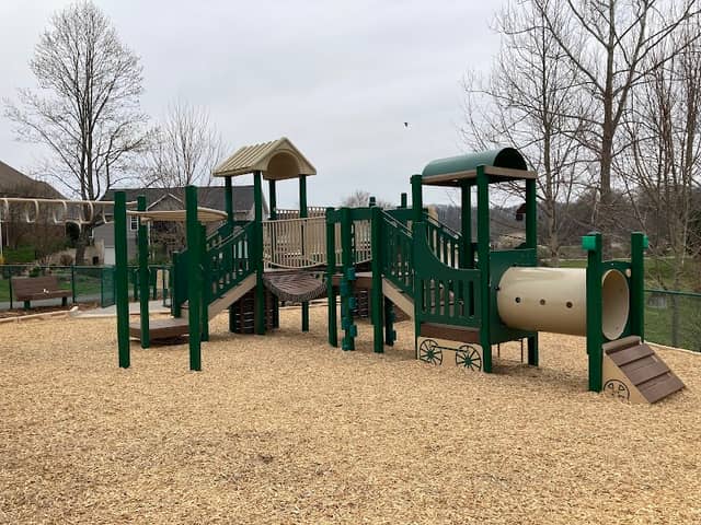Golden Oak Park - Image 1