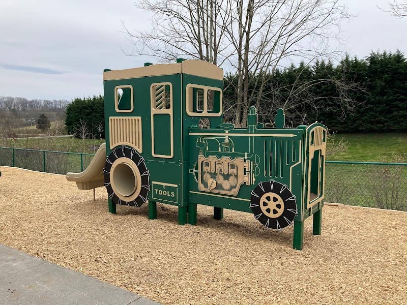 Golden Oak Park - Image 1