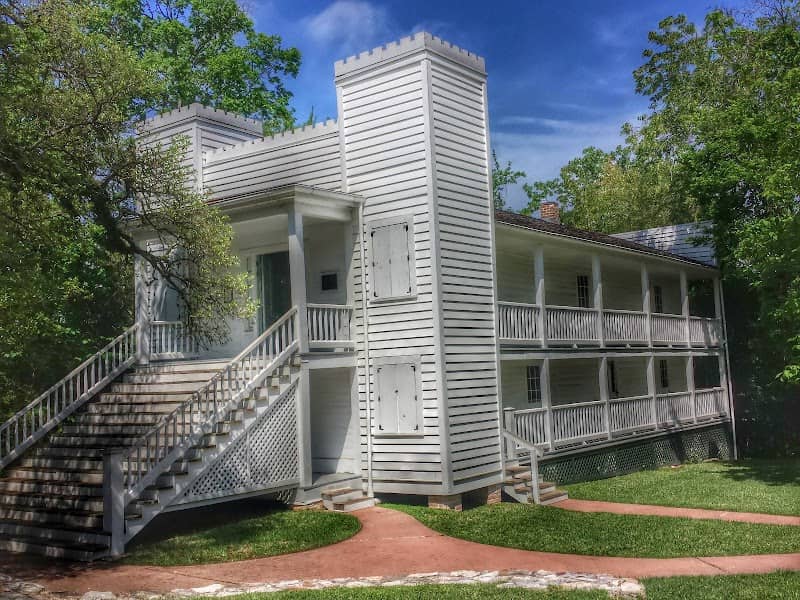 Steamboat House - Image 3