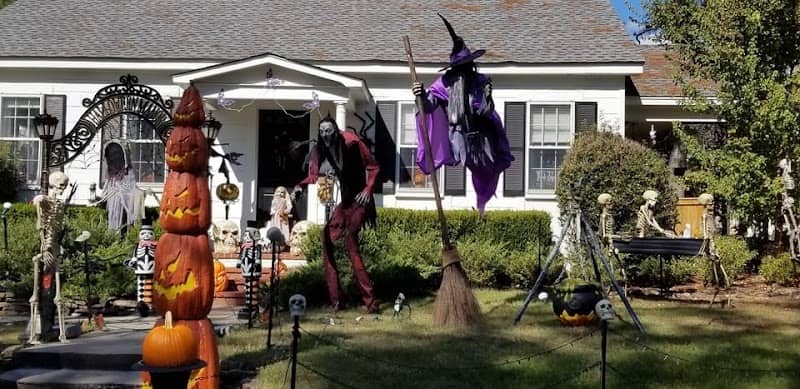 Halloween Manor - Image 1