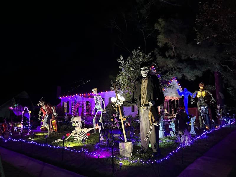 Halloween Manor - Image 2