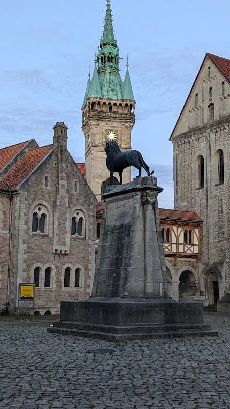 Bronzemodell des Burgplatzes - Image 2