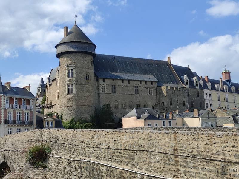 Vieux-Château - Image 1