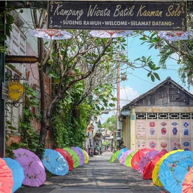 Gerbang Utama Kampung Wisata Batik Kauman Solo - Image 1