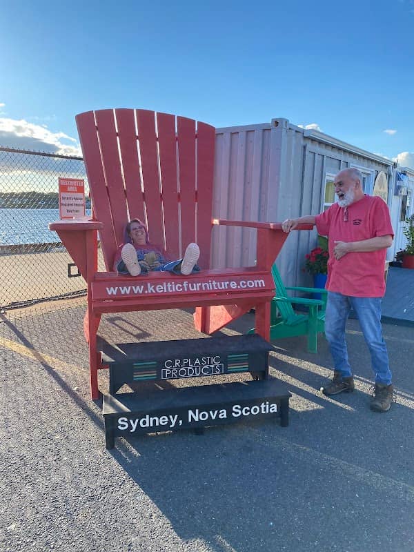 Big Red Chair - Image 3