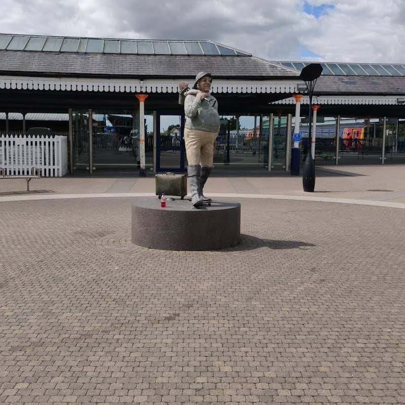 Jolly Fisherman Railway Statue - Image 1